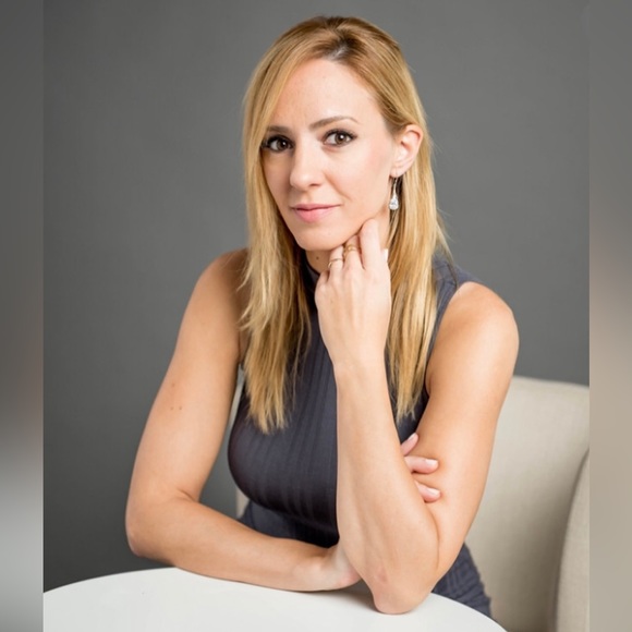 Meet your Posher, Mariana - Picture 2 of 2